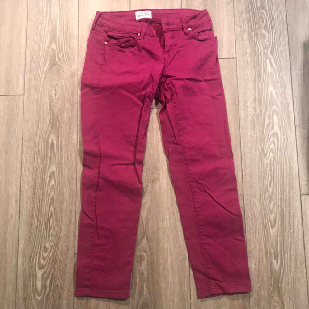 Aeropostale Magenta Capri